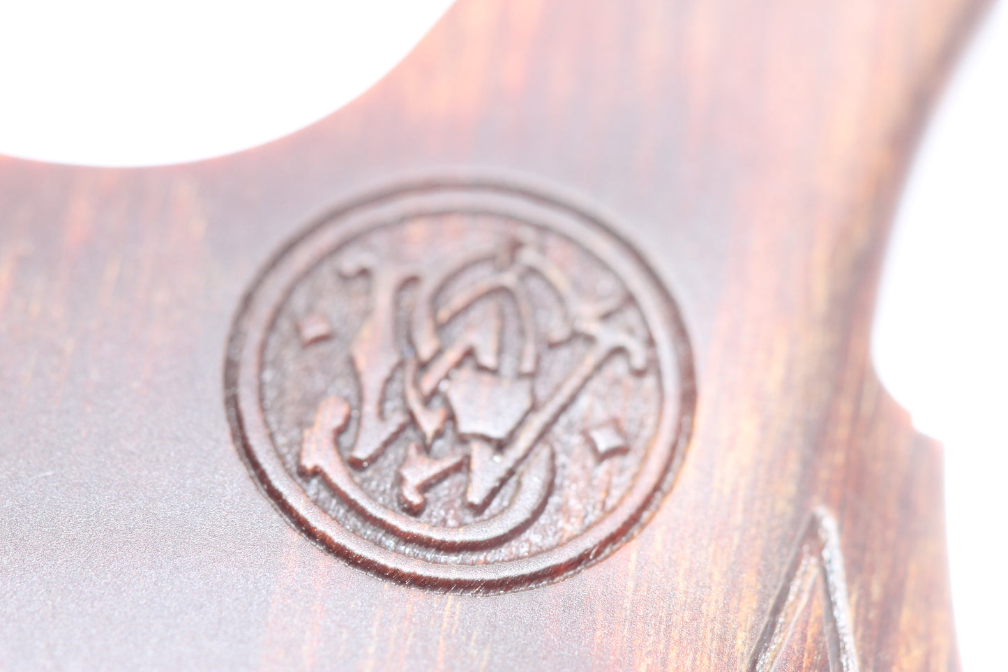 N Frame PC Walnut stippled + Finger groove