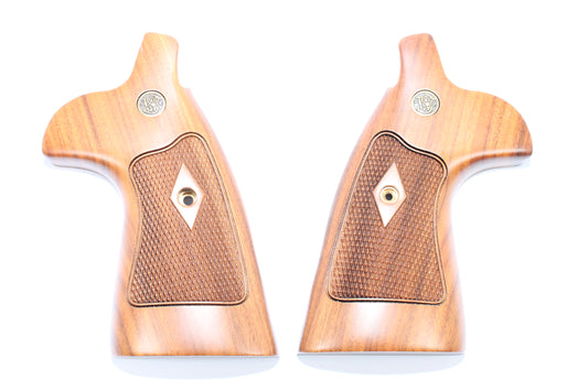 N Frame Walnut Wood Checkered Diamond
