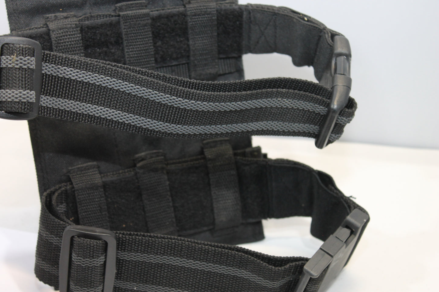Been holster voor 9mm magazijnen